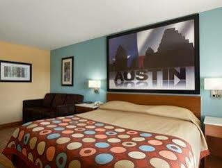 Super 8 By Wyndham Downtown/capitol Area Motel